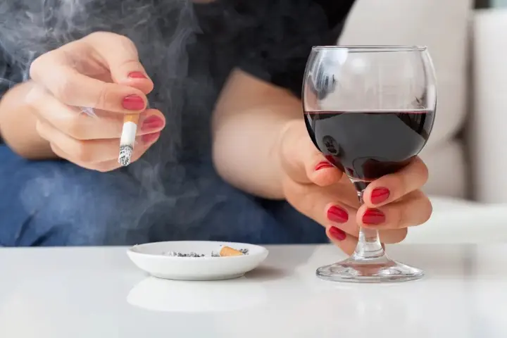 How Smoking and Alcohol Affect Hair and Skin: Facts and Solutions